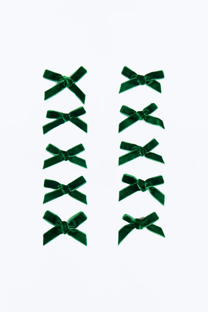 Too Cute To Be Stressed Velvet Hair Clip Set - Green