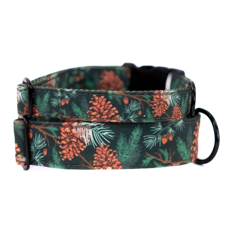 Forest Green Pinecone Collar