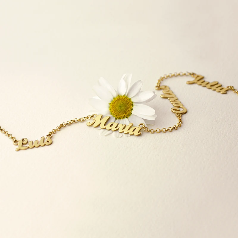 Collar de Oro 18K con Nombres Grabados