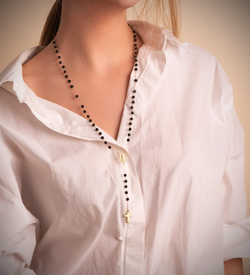 Chapelet or jaune 18 carats perles onyx croix brillante | Azuline