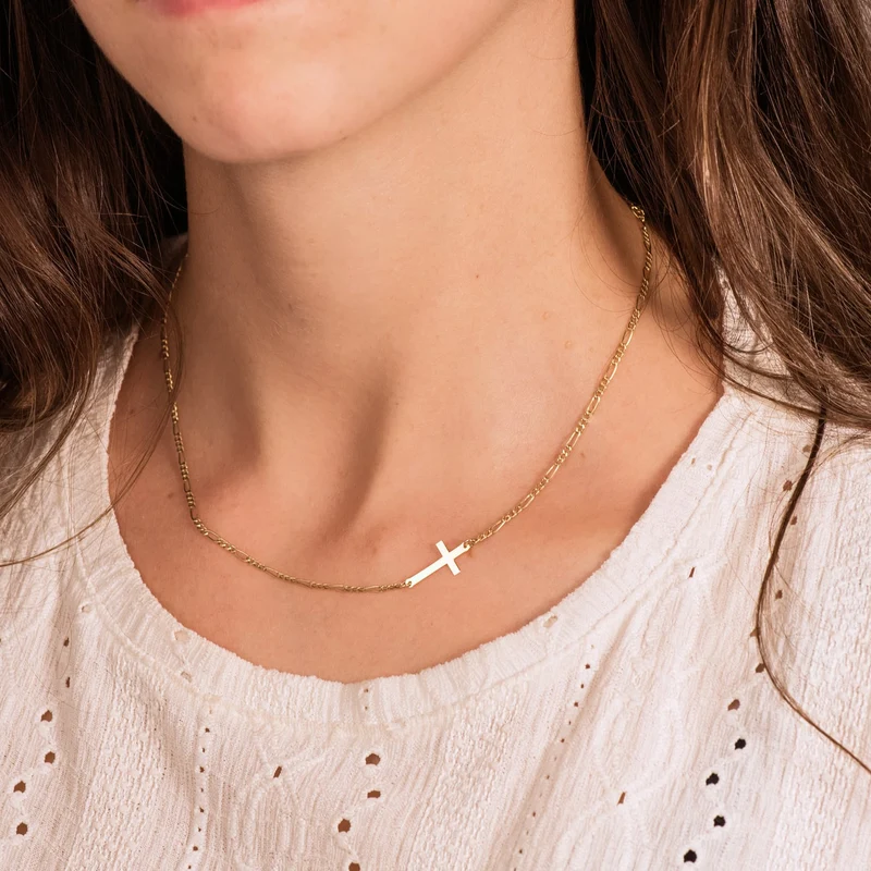 Collier Croix Chaîne Figaro – Or jaune 18 carats | Azuline