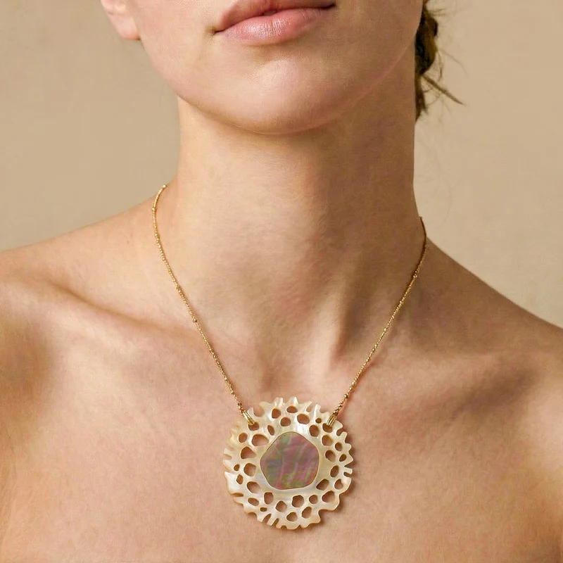 Collier Nature Bijoux Corallium Court Gros Pendentif Nacre Ajourée