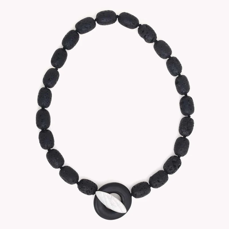 Collier Nature Bijoux Volcan Perles Ovales et Fermoir Nacre et Corne