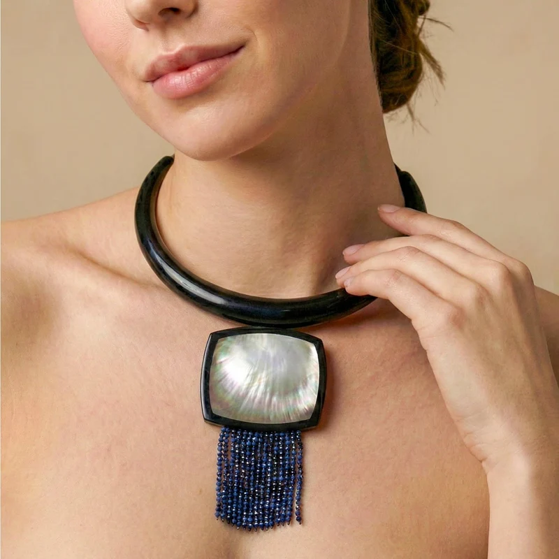 Collier Nature Bijoux Calypso Torque Nacre Noire et Lapis-lazuli