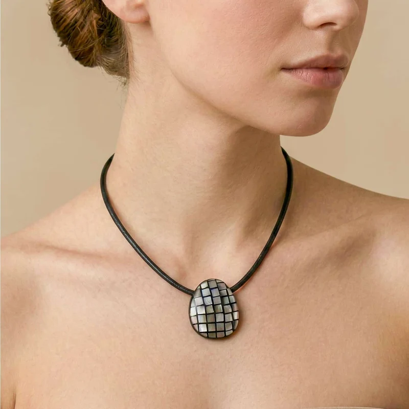 Collier Nature Bijoux Rivoli Pendentif Galet Nacre Noire
