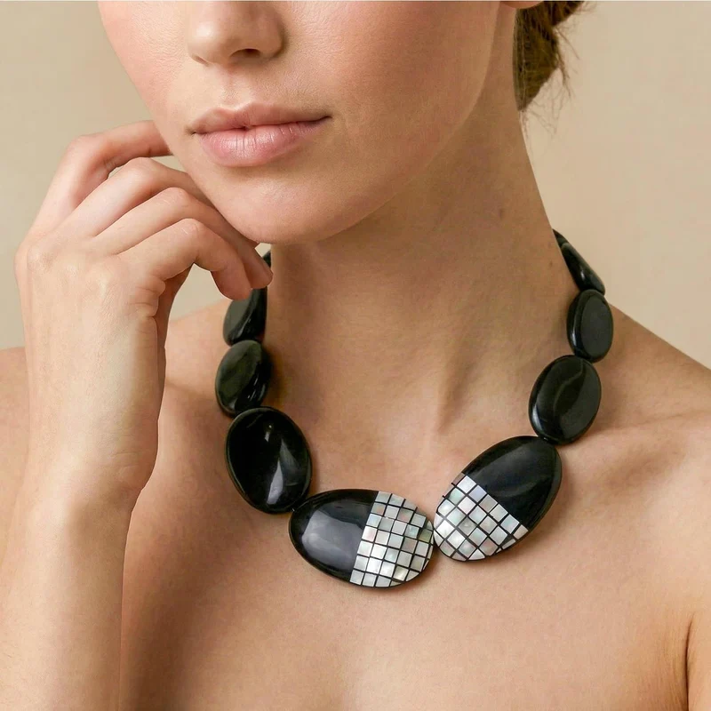Collier Nature Bijoux Rivoli Plastron Galets de Nacre