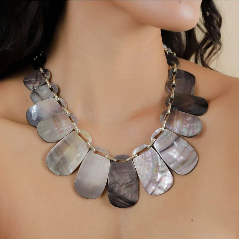 Collier Nature Bijoux Fluorite Plastron Nacre Noire