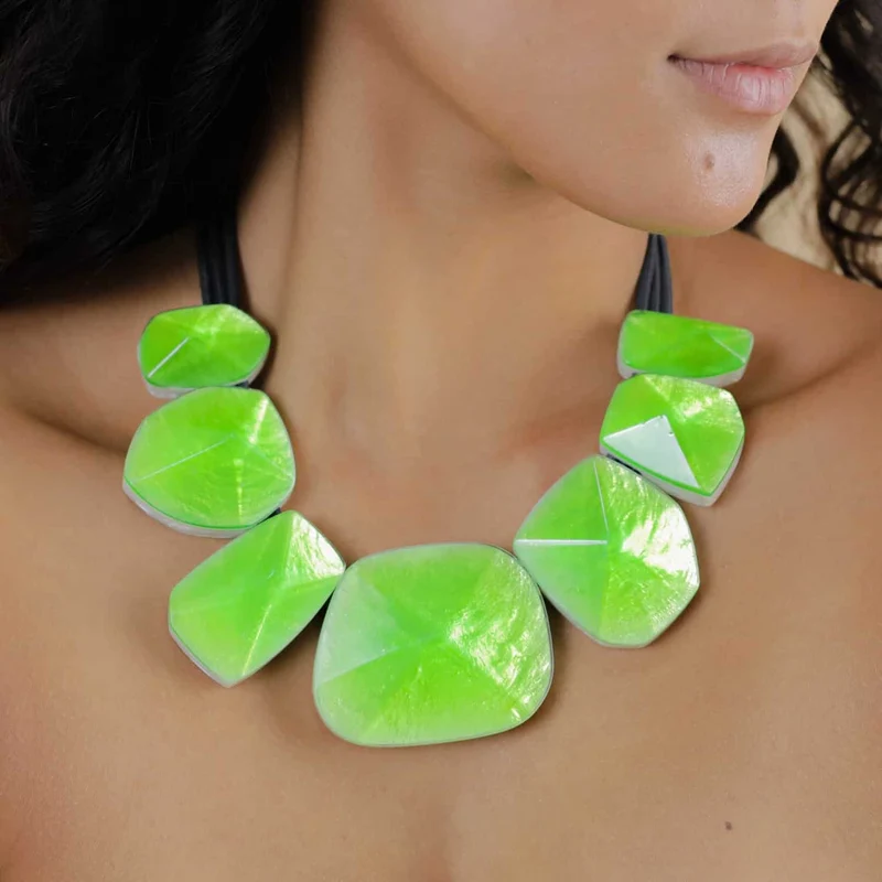 Collier Nature Bijoux Combava Plastron 7 Éléments Vert Agrume en Capiz