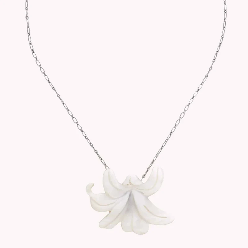 Collier Nature Bijoux Lis Blanc Pendantif Fleur Nacre Blanche Renversée