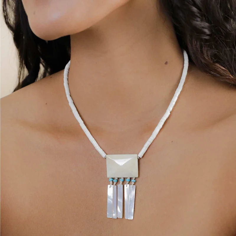 Collier Nature Bijoux Milos Pendentif Os et Nacre Blanche