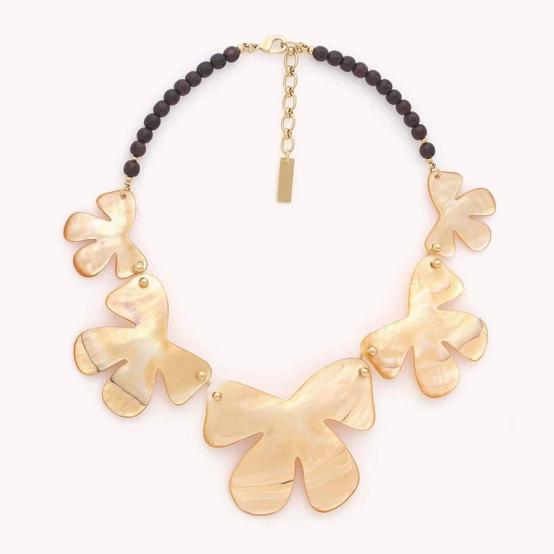 Collier Nature Bijoux Fioria Plastron 5 Fleurs Nacre Dorée