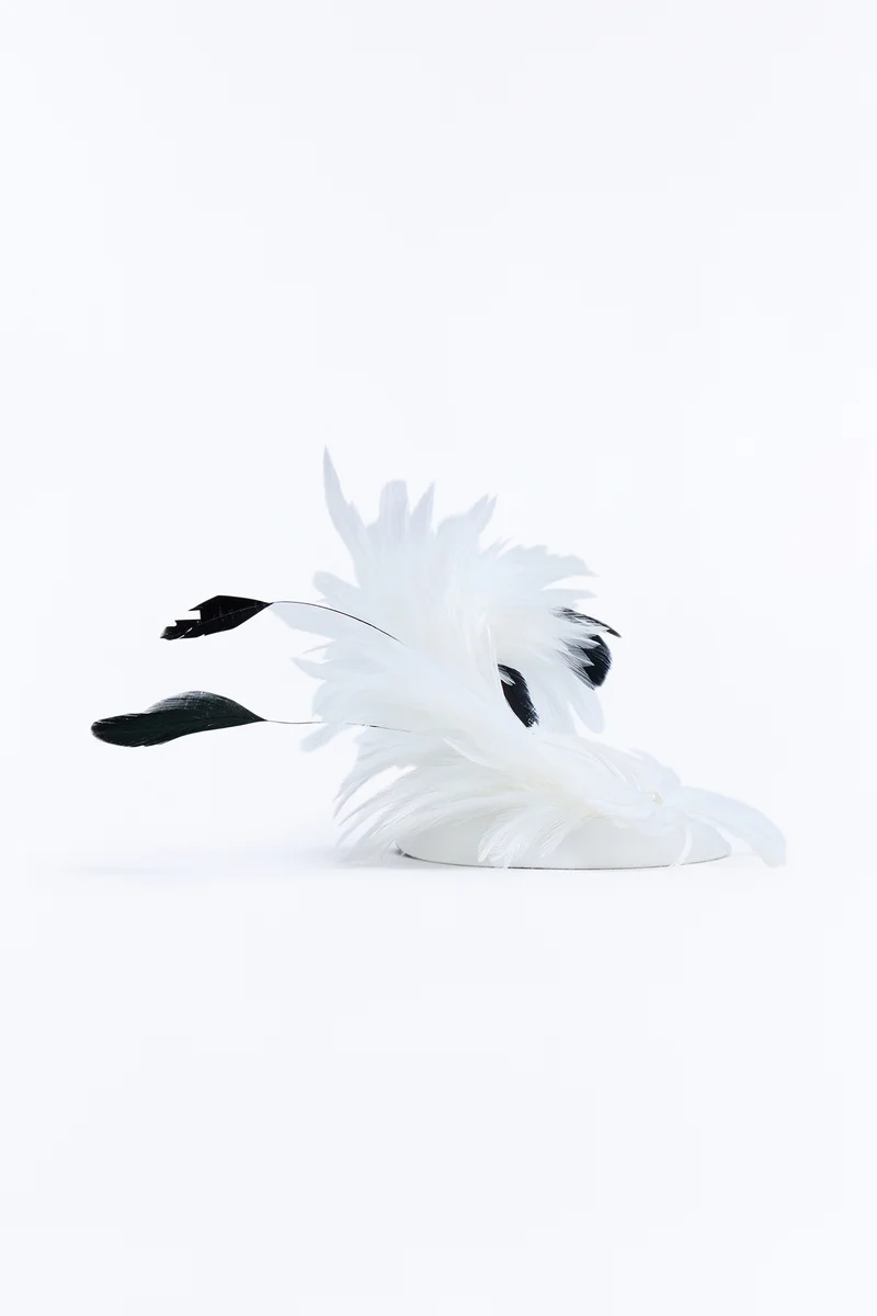 Main Act Fascinator - White