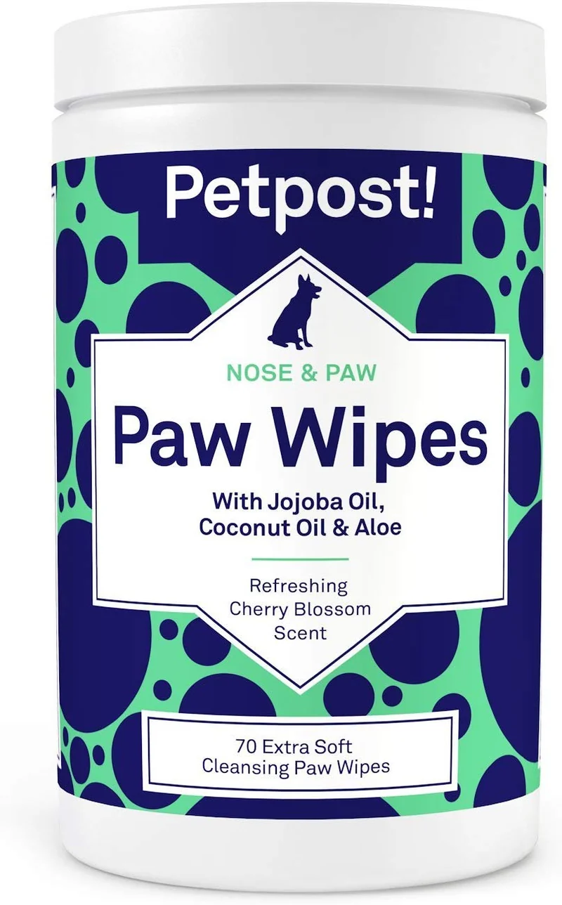 Petpost | Toallitas para patas para perros – Limpia y calma las patas de perro picante – 70 almohadillas de algodón ultra suaves y grandes en aceite de coco, aceite de jojoba y limpiador de aloe