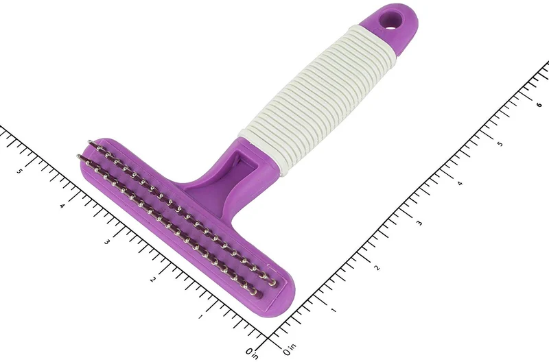 Rastrillo de aseo para perros caniche | Herramienta de degustación con peine de acero inoxidable para mascotas | 2 filas de alfileres quitan suavemente el pelo suelto o enrrollado de la capa inferior | Mango morado