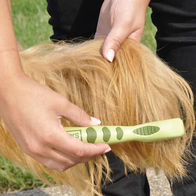 Eliminador de tapetes Safari por Coastal con cuchillas de acero inoxidable para quitar fácilmente las alfombrillas y enredos de perros de todos los tipos de abrigo.