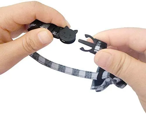 KUDES - Juego de 2 collares para gato con pajarita y campana para gatitos y algunos cachorros, ajustable de 7.8 a 10.5 pulgadas