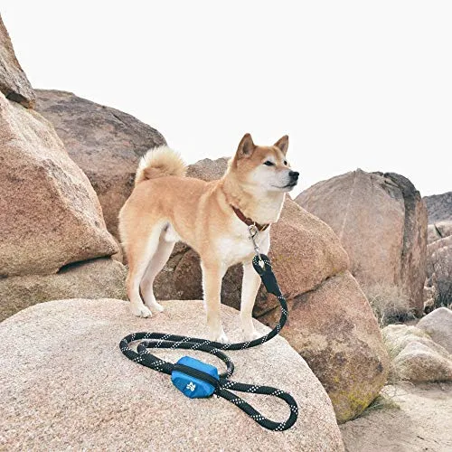 ZippyPaws Accesorio con bolsas para los desechos de tu perro, se ubica en la correa