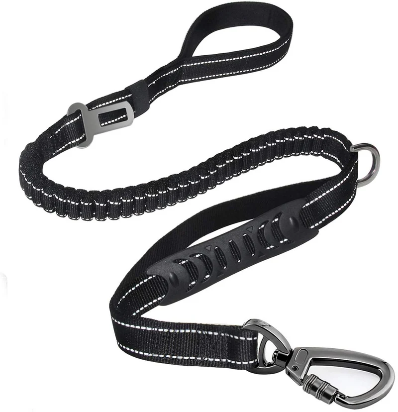 Correa para perro resistente, especialmente para perros grandes de hasta 150 libras, 6 pies, reflectante para entrenamiento, absorción de golpes, correa elástica con hebilla para cinturón de seguridad de coche, 2 asas acolchadas para control adicional