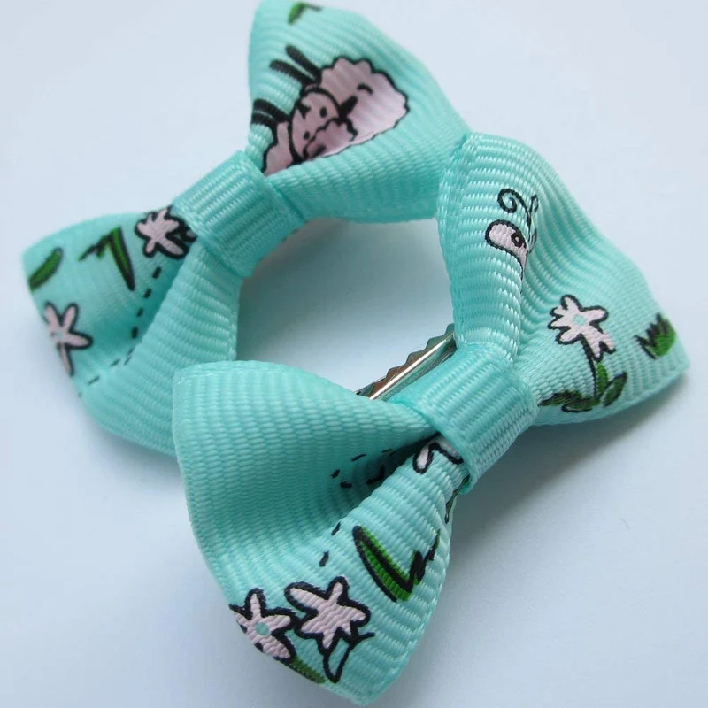 chenkou Craft 50pcs/25pairs Nueva Combinación de lazos de pelo de perro con clips Pet Grooming Productos colores varía patrones lazos de pelo de mascotas perro accesorios