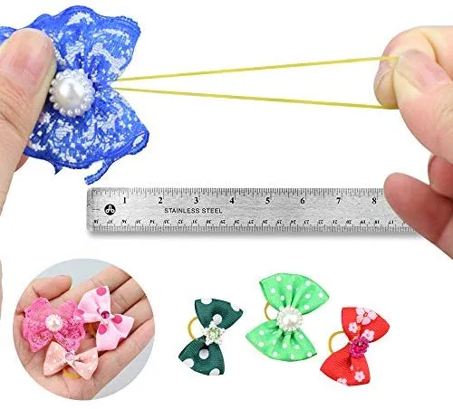 Comsmart 60 lazos para perro, 30 pares de lazos para el pelo de perro Yorkie con bandas de goma y perlas de diamantes de imitación y tela de encaje hecha a mano, lindos accesorios para el aseo de mascotas pequeñas