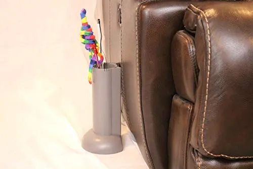 Feline Ruff Cat Teaser - Soporte para pared La solución de almacenamiento de juguetes para gatos para organizar juguetes de varita para gatos. Pendiente de patente. (Gris)
