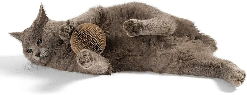 Rascador para gatos de juguete de bolas con zacate gatera silivervine – kittiwhack por twincritters