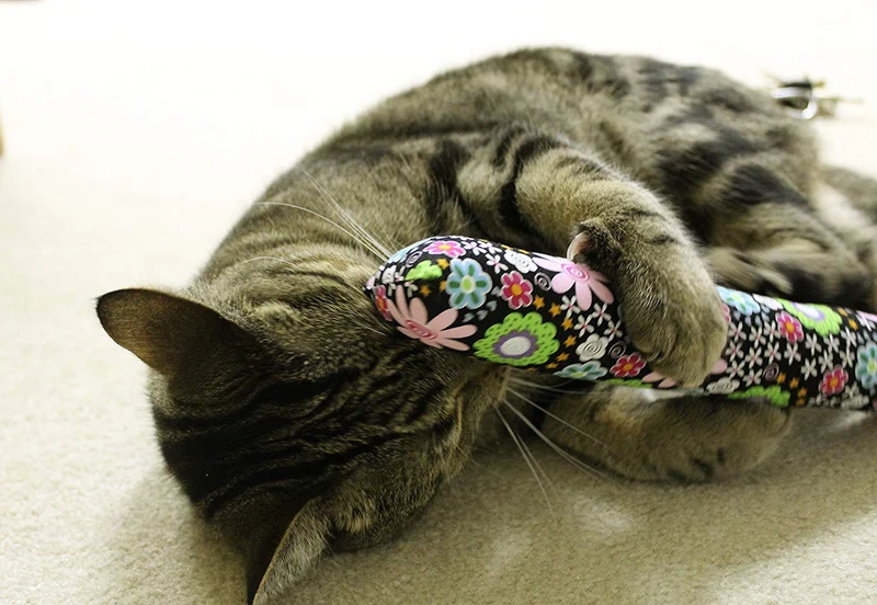11" Kitty Stick Catnip Cat Toy (4 unidades), varios colores & patrones