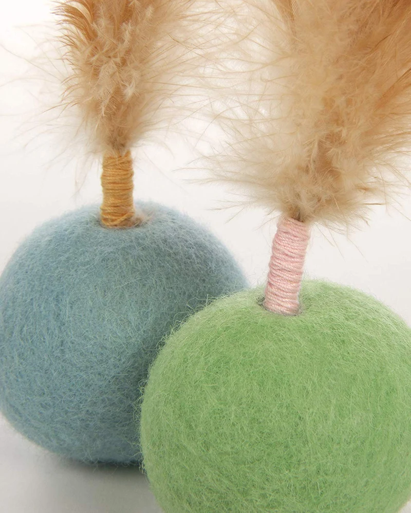 SmartyKat Felty - Juego de 2 pelotas de fieltro de lana y plumas para gatos