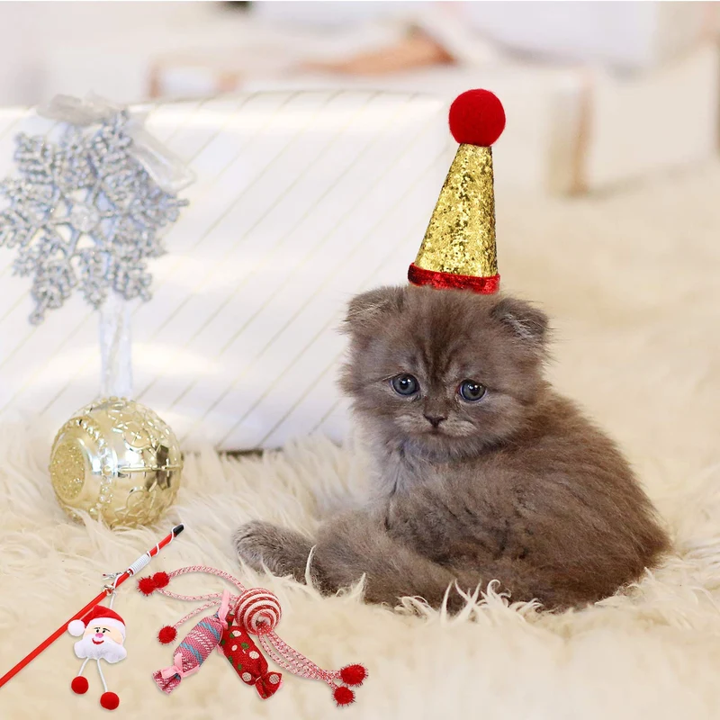 Gejoy - Juego de 12 juguetes de Navidad para gatos, incluye bolsa de cordón de Navidad, collar de gato, bola arrugada, caramelo, juguete giratorio rojo, árbol de Navidad de felpa, caña de gato