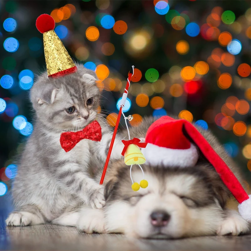 Gejoy - Juego de 12 juguetes de Navidad para gatos, incluye bolsa de cordón de Navidad, collar de gato, bola arrugada, caramelo, juguete giratorio rojo, árbol de Navidad de felpa, caña de gato