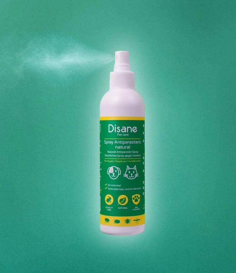 Spray repelente natural de insectos para perros y gatos