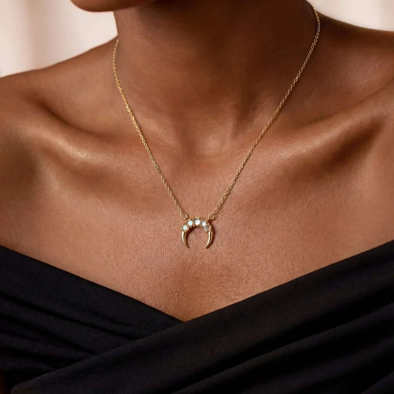 Collar Media Luna Cristal