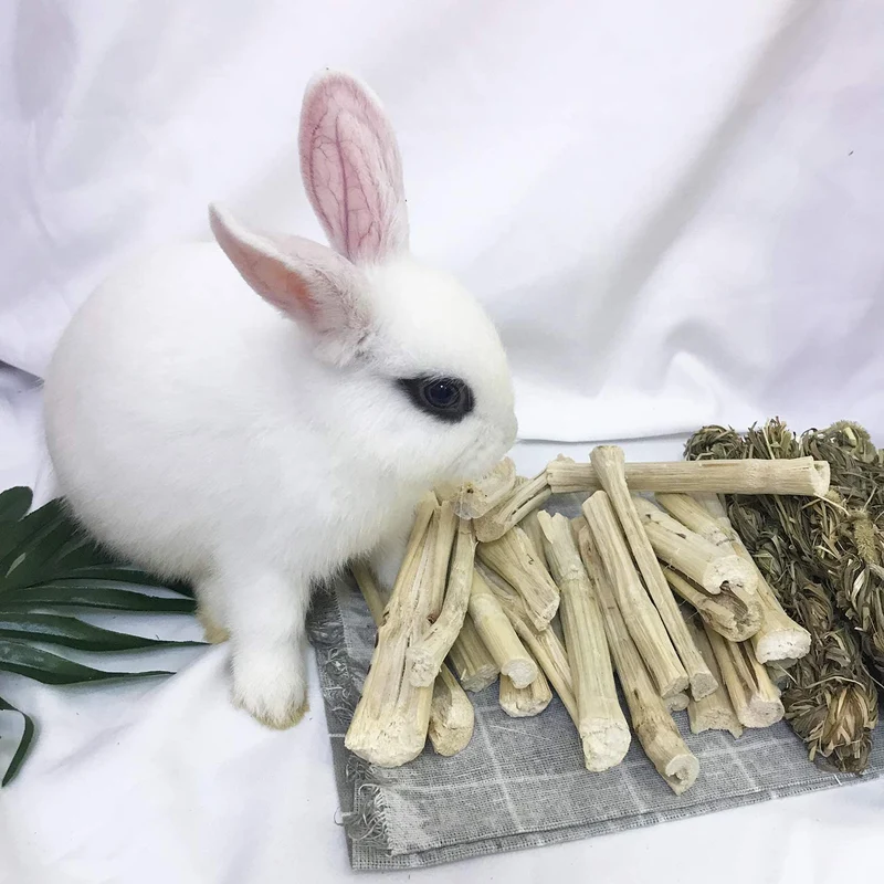 10.58 oz Conejito Dulce Bambú Masticar Palos Timothy Heno Twists Masticar Tratos Naturales para Conejos Gerbils Guinea Pigs Chinchillas Hámsters Ardillas