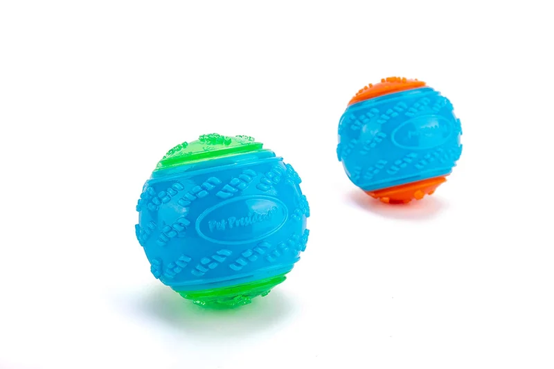 Pet President TPR LED Light Up and Squeaky 2.5 in Pet Ball Pet Supplies (2 unidades)