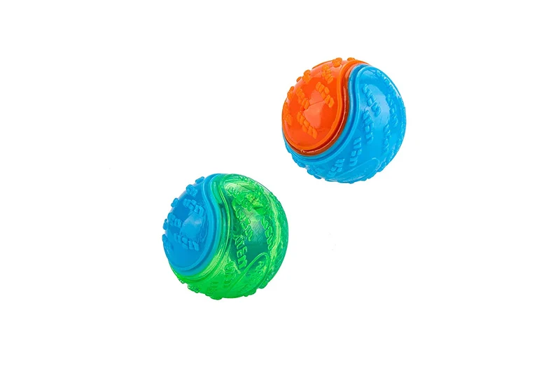 Pet President TPR LED Light Up and Squeaky 2.5 in Pet Ball Pet Supplies (2 unidades)