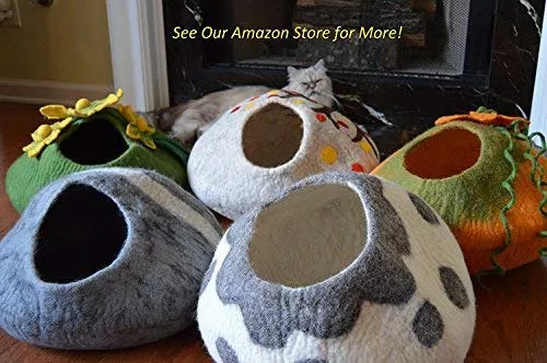 Earthtone Solutions Felt Wool Ball and Mouse Toys for Cats and Kittens, Adorable Colorful Soft Quiet Fabric Balls, Unique Handmade - for Cat Lovers, 2 Felt Mice 3 Felt Balls