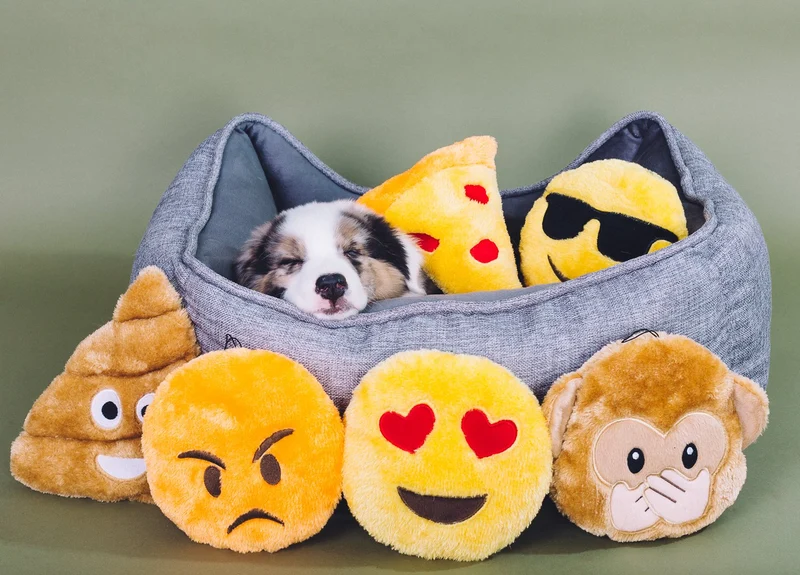 Muñeco afelpado de emojiz marca ZippyPaws