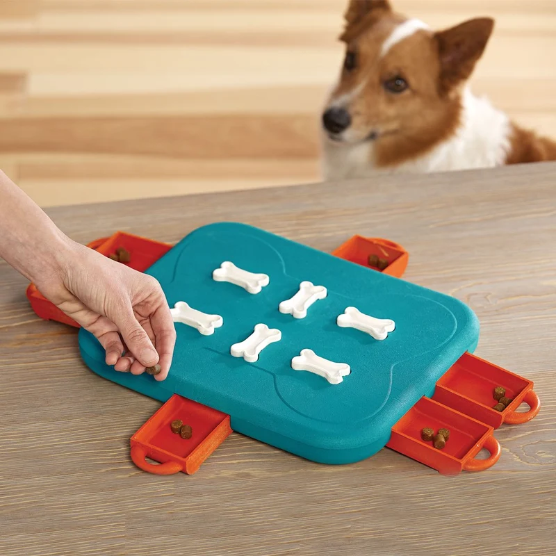Outward Hound Nina Ottosson Dog Casino - Juego de puzzle para perros interactivo estimulante para dispensar dulces