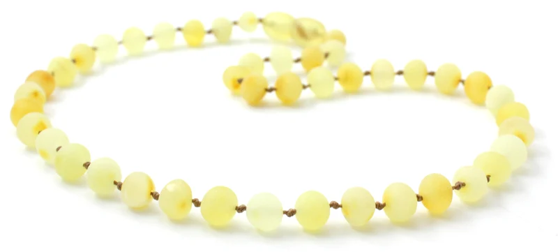 Collar infantil de ámbar báltico lechoso en bruto