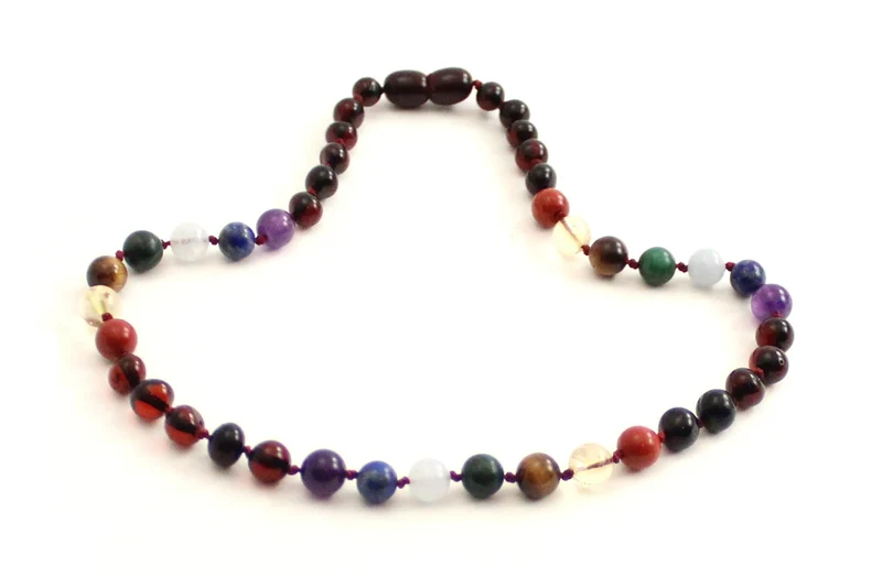 Collar Pulido de Cereza Ámbar con Piedras Preciosas de Chakra