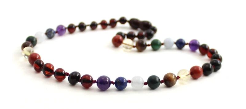 Collar Pulido de Cereza Ámbar con Piedras Preciosas de Chakra