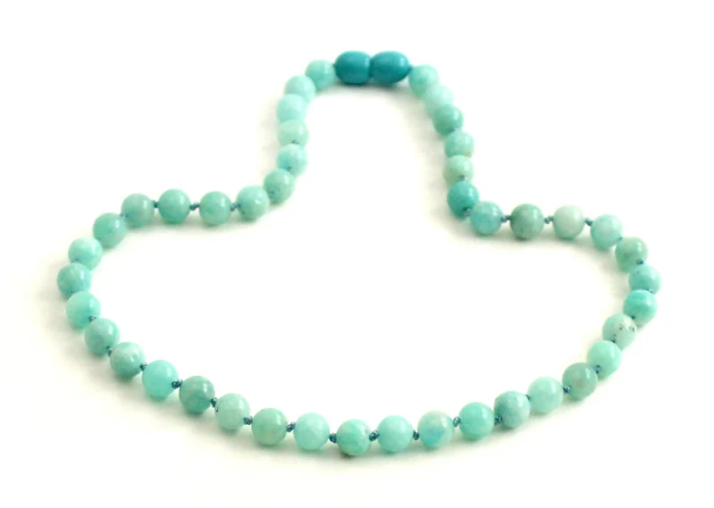 Collar anudado verde con piedras preciosas de Amazonita