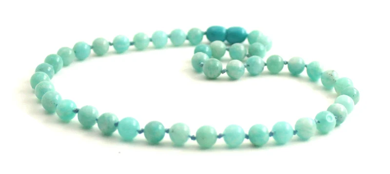 Collar anudado verde con piedras preciosas de Amazonita