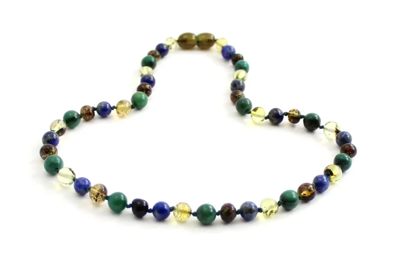 Collar de ámbar verde pulido, lapislázuli y jade