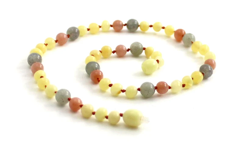 Collar de ámbar lechoso, labradorita y piedra solar rosa