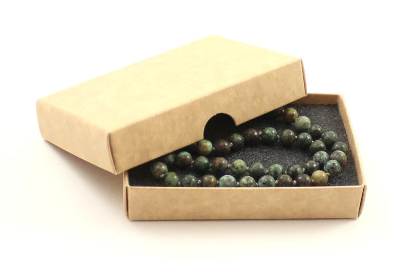 Collar anudado verde con piedras preciosas turquesa africana