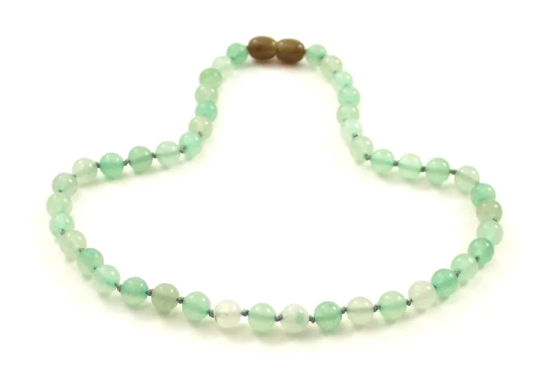 Collar anudado verde con piedras preciosas de aventurina