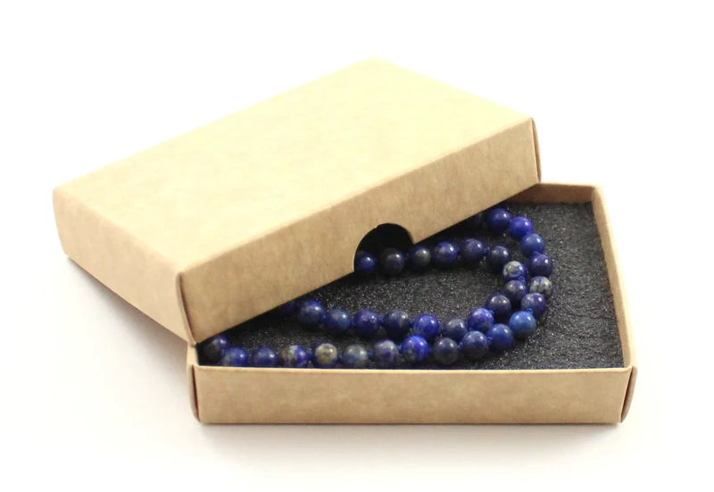 Collar anudado azul con piedras preciosas de lapislázuli