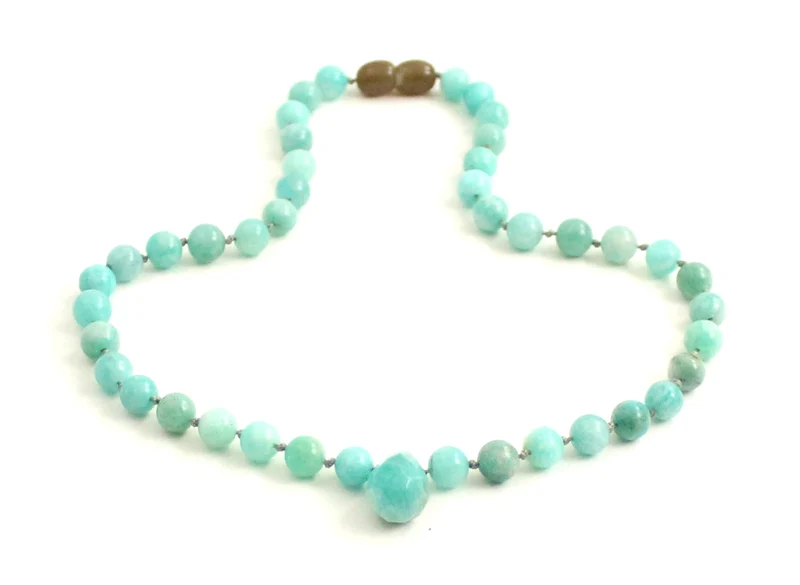 Collar verde anudado con piedras preciosas de Amazonita con colgante