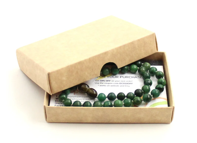Collar verde anudado con piedras preciosas de jade africano